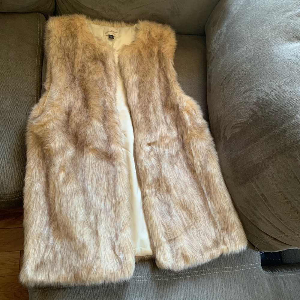 Universals Thread OSFM Fur Vest NWOT